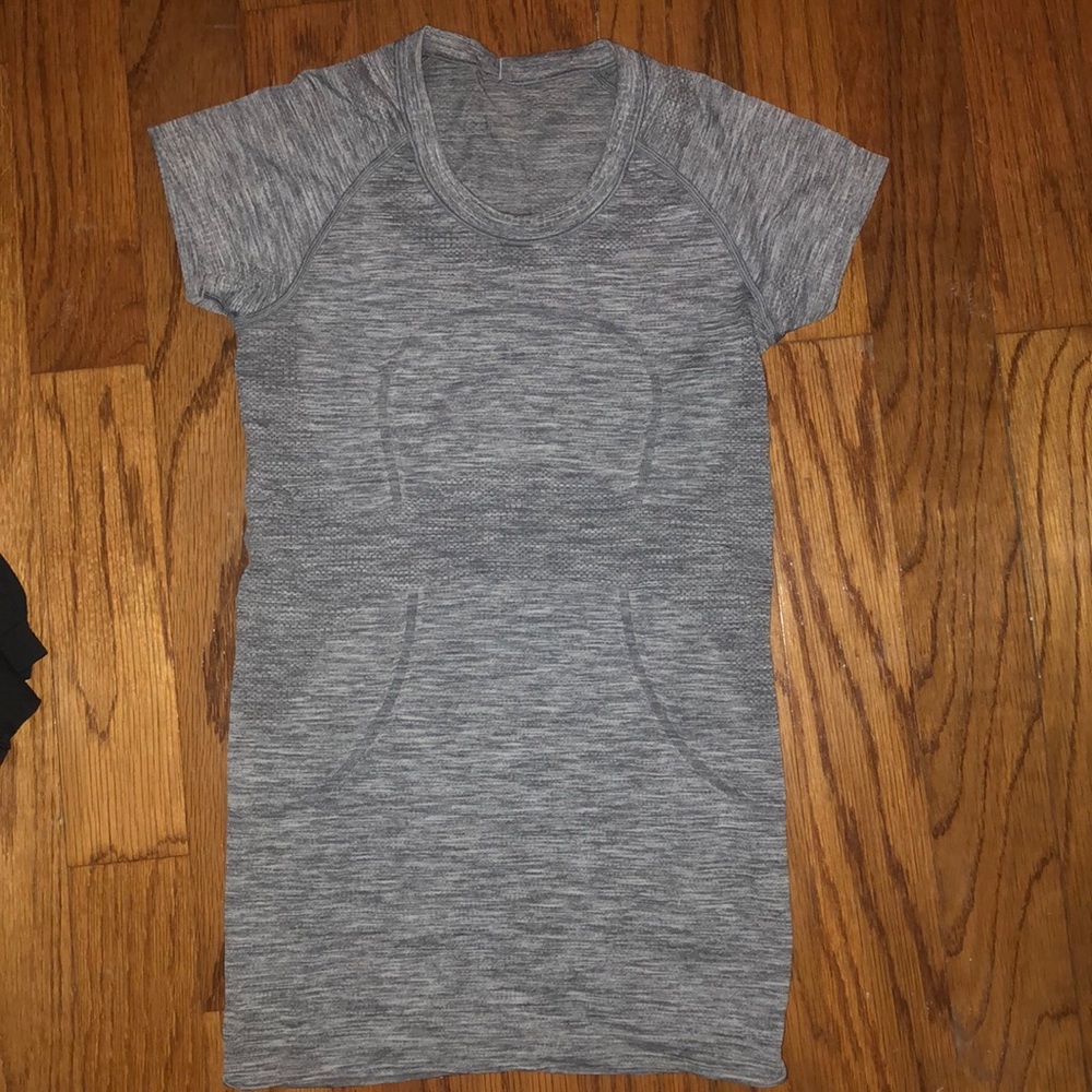 Gray lululemon top